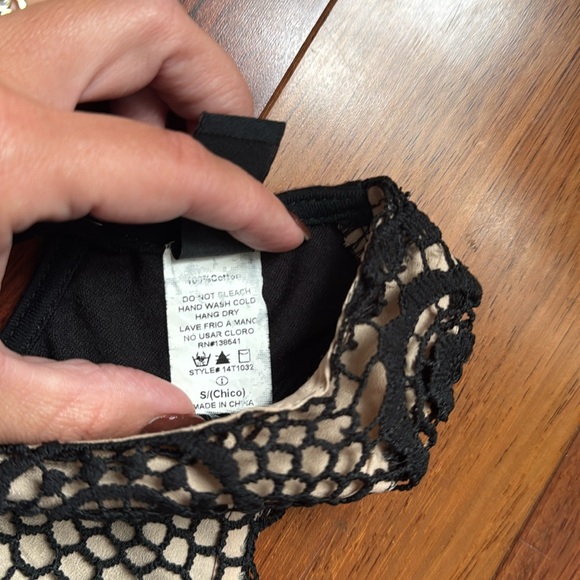 ✨ Black & tan crochet racerback top ✨ - Picture 3 of 5